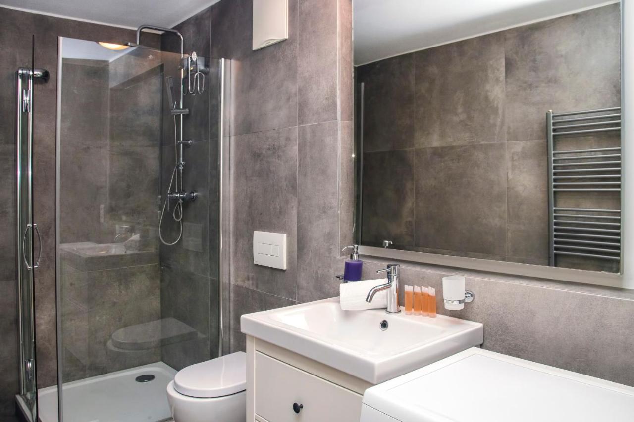 Modern Apartment With Terrace And Air Conditioning Praga Esterno foto